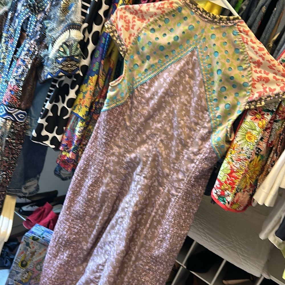 Uniquely styled, fitted dress - Picture 4 of 6